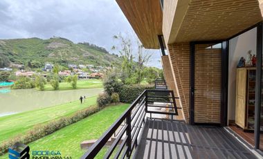 CASA CON EXCELENTE  VISTA HACIA EL LAGO.  SUPERMODERNA -  CLUB APOSENTOS (BRICEÑO)