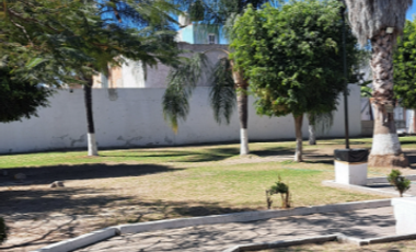 CASA EN FRACCIONAMIENTO VILLA FONTANA, TLAQUEPAQUE JALISCO.