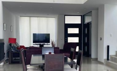 Venta de casa en condominio en Bosque Esmeralda.