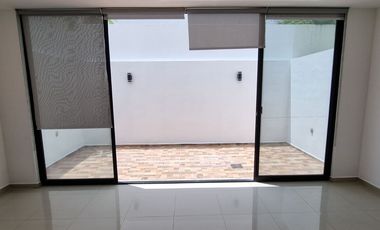 Descubre la oportunidad de vivir en un espacio tranquilo y agradable en esta excelente casa en renta en el Fraccionamiento Triventi