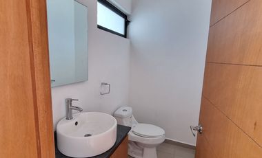 Descubre la oportunidad de vivir en un espacio tranquilo y agradable en esta excelente casa en renta en el Fraccionamiento Triventi