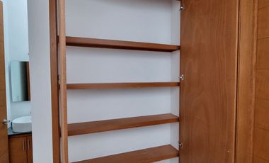 Descubre la oportunidad de vivir en un espacio tranquilo y agradable en esta excelente casa en renta en el Fraccionamiento Triventi