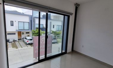 Descubre la oportunidad de vivir en un espacio tranquilo y agradable en esta excelente casa en renta en el Fraccionamiento Triventi