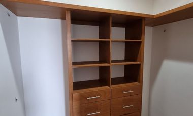 Descubre la oportunidad de vivir en un espacio tranquilo y agradable en esta excelente casa en renta en el Fraccionamiento Triventi