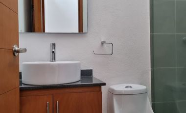 Descubre la oportunidad de vivir en un espacio tranquilo y agradable en esta excelente casa en renta en el Fraccionamiento Triventi
