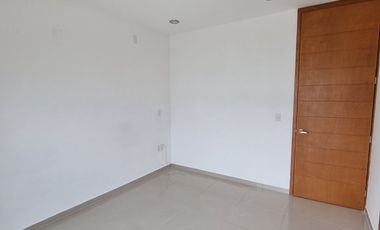 Descubre la oportunidad de vivir en un espacio tranquilo y agradable en esta excelente casa en renta en el Fraccionamiento Triventi