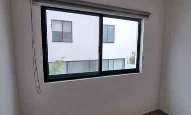 Descubre la oportunidad de vivir en un espacio tranquilo y agradable en esta excelente casa en renta en el Fraccionamiento Triventi