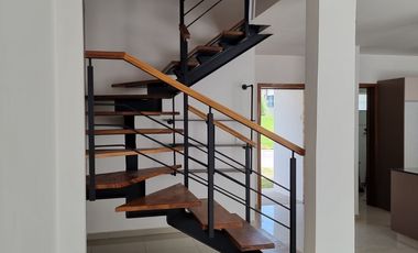 Descubre tu próximo hogar en un espacio tranquilo y agradable, en una excelente casa en renta en el Fraccionamiento Triventi