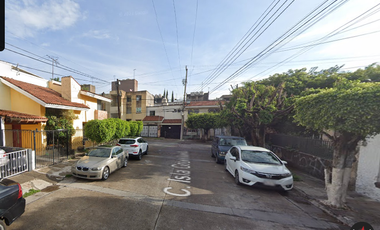 ¡Atención Inversionistas! ¡Excelente Casa oportunidad en Jardines Del Sur!