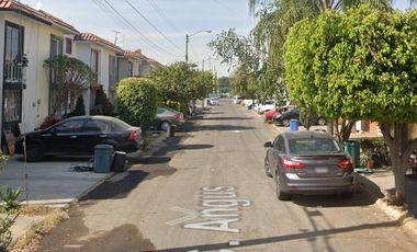 ¡¡Invierte Inteligente, Compra en Remate !! Venta de Casa en Zona de Alta Plusvalía, Col. Fracc. Puerta del LLano, Zapopan, Jal.