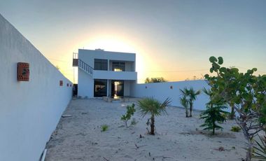 Casa a pasos del mar con alberca privada, en venta, San Benito, Yucatán.