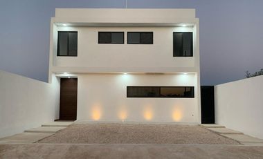 Casa a pasos del mar con alberca privada, en venta, San Benito, Yucatán.