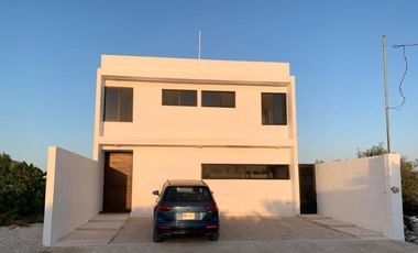 Casa a pasos del mar con alberca privada, en venta, San Benito, Yucatán.