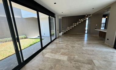 Casa en Renta en Alto Laago, 3 recamaras