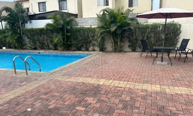 Vendo o alquilo casa en Gran Vittoria de 3 dormitorios con patio y BBQ