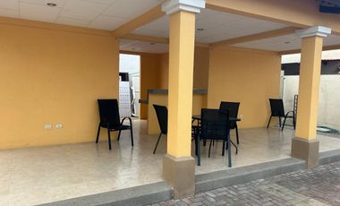 Vendo o alquilo casa en Gran Vittoria de 3 dormitorios con patio y BBQ