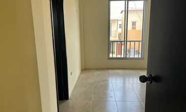 Vendo o alquilo casa en Gran Vittoria de 3 dormitorios con patio y BBQ