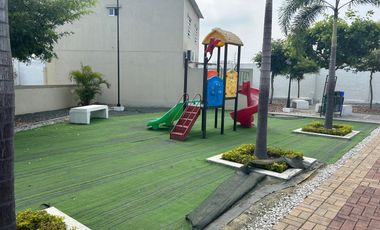 Vendo o alquilo casa en Gran Vittoria de 3 dormitorios con patio y BBQ