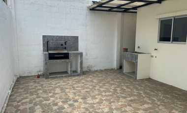 Vendo o alquilo casa en Gran Vittoria de 3 dormitorios con patio y BBQ