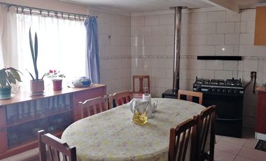 Vendemos en Temuco amplia casa de esquina ubicación potencialmente comercial sector Gabriela Mistral