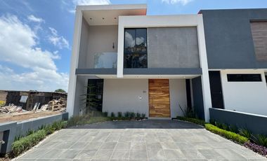 CASA EN VENTA EN PRADERAS ALTOZANO