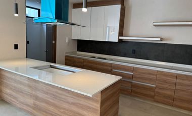 CASA EN VENTA EN PRADERAS ALTOZANO