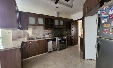 Samborondon, Renta de hermosa casa 3 dorm amoblada de una planta con jacuzzi