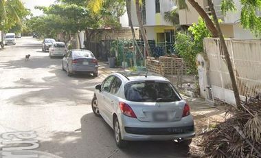 ¡¡Invierte Inteligente, Compra en Remate !! Venta de Casa en Excelente Zona, Col. Villas Riviera, Playa del Carmen, QR.