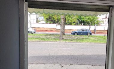 RENTA de Local Comercial sobre Avenida Galindas
