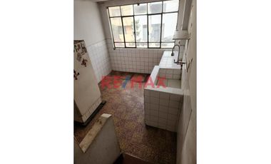 1106726 Venta De Inmueble Con Estacionamiento En Zona Exclusiva Del Distrito Del Rímac