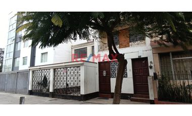 1106726 Venta De Inmueble Con Estacionamiento En Zona Exclusiva Del Distrito Del Rímac
