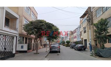 1106726 Venta De Inmueble Con Estacionamiento En Zona Exclusiva Del Distrito Del Rímac