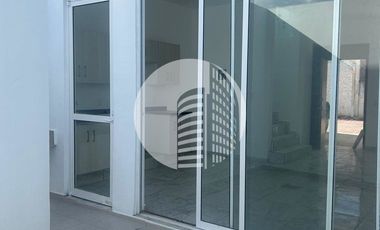 VENTA DE CASA NUEVA CERCA DE CUCEA