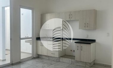 VENTA DE CASA NUEVA CERCA DE CUCEA