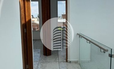 VENTA DE CASA NUEVA CERCA DE CUCEA
