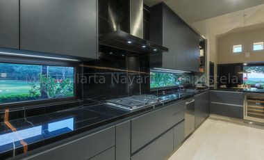 Casa de lujo Beach front en venta en el prestigioso desarrollo Punta Mita