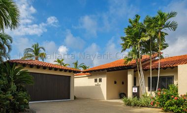 Casa de lujo Beach front en venta en el prestigioso desarrollo Punta Mita