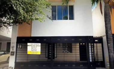 CASA EN VENTA 100% REMODELADA Y EQUIPADA. PASEO DE CUMBRES, MTY