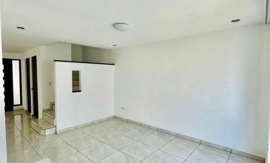 CASA EN VENTA 100% REMODELADA Y EQUIPADA. PASEO DE CUMBRES, MTY