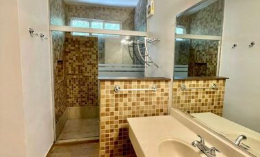 CASA EN VENTA 100% REMODELADA Y EQUIPADA. PASEO DE CUMBRES, MTY