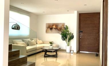 CASA CON RECÁMARA EN PLANTA BAJA LOMAS DE ANGELÓPÓLIS CLÚSTER CON ALBERCA