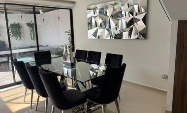 CASA CON RECÁMARA EN PLANTA BAJA LOMAS DE ANGELÓPÓLIS CLÚSTER CON ALBERCA