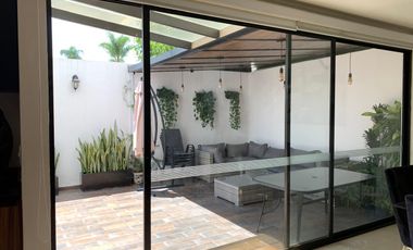 CASA CON RECÁMARA EN PLANTA BAJA LOMAS DE ANGELÓPÓLIS CLÚSTER CON ALBERCA