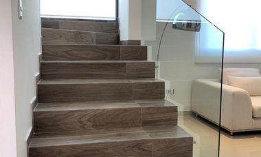 CASA CON RECÁMARA EN PLANTA BAJA LOMAS DE ANGELÓPÓLIS CLÚSTER CON ALBERCA