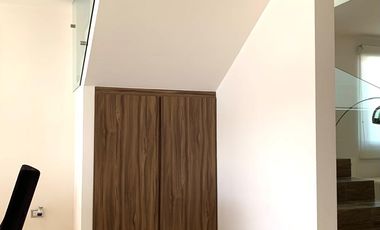 CASA CON RECÁMARA EN PLANTA BAJA LOMAS DE ANGELÓPÓLIS CLÚSTER CON ALBERCA