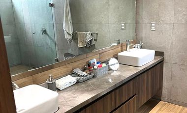 CASA CON RECÁMARA EN PLANTA BAJA LOMAS DE ANGELÓPÓLIS CLÚSTER CON ALBERCA