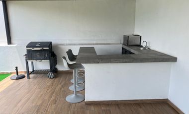 CASA CON RECÁMARA EN PLANTA BAJA LOMAS DE ANGELÓPÓLIS CLÚSTER CON ALBERCA