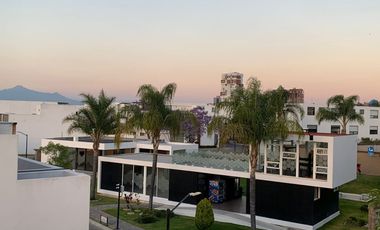 CASA CON RECÁMARA EN PLANTA BAJA LOMAS DE ANGELÓPÓLIS CLÚSTER CON ALBERCA