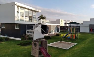 CASA CON RECÁMARA EN PLANTA BAJA LOMAS DE ANGELÓPÓLIS CLÚSTER CON ALBERCA