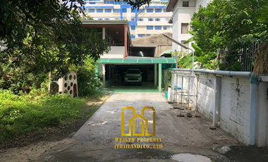 🏡 Land with Building for Sale: 199 Sq. Wah in Phetchaburi New Cut Soi 47 Intersection 6, Near Bangkok Hospital 🏡